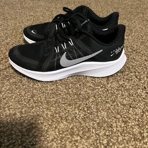 Nike Quest Running Shoes Womans